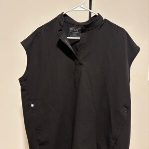 FIGS women’s oversized scrub top